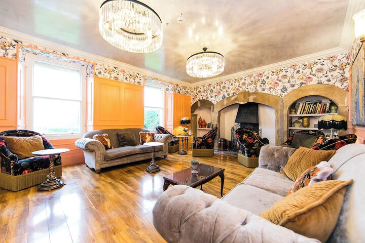 Lounge 193 of 240