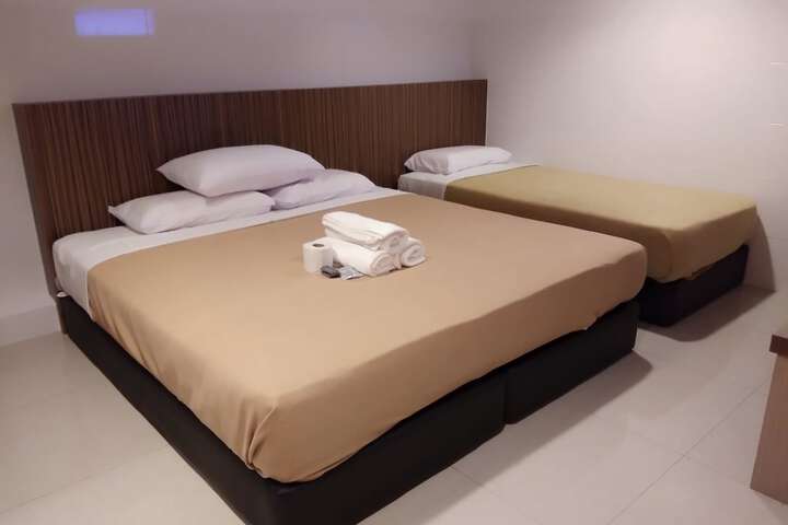 Room 12 of 30