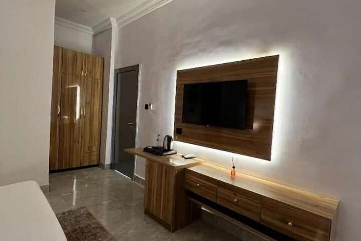 Room 13 of 31