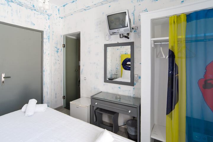 Room 16 of 53