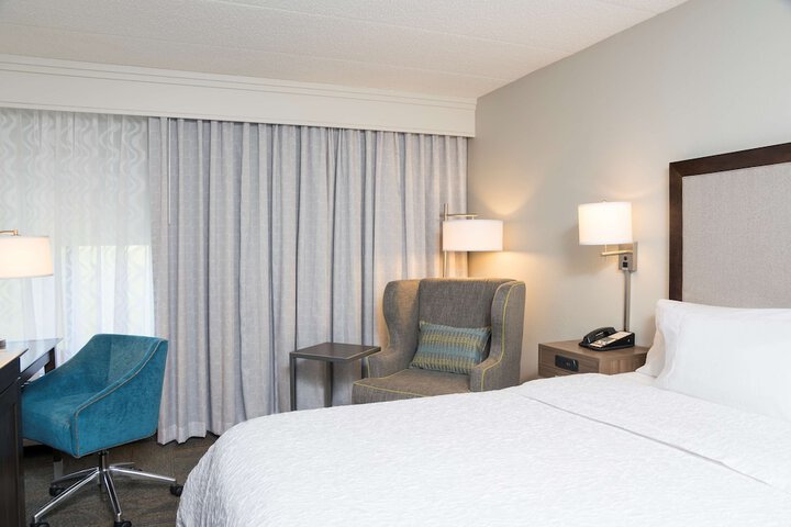 1 King Bed (6 of 7)