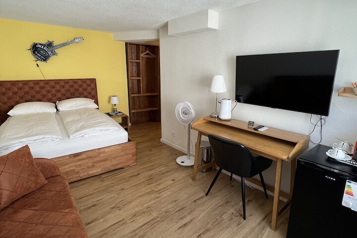 Room 15 of 40