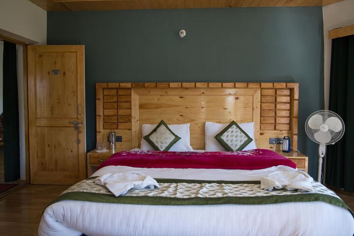 Room 3 of 37