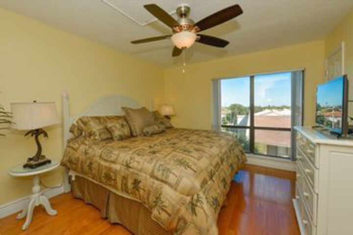 Room 35 of 76