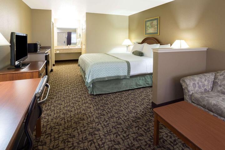 1 King Bed (5 of 5)