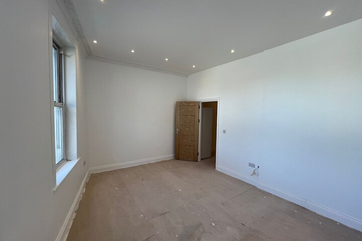 Room 4 of 27
