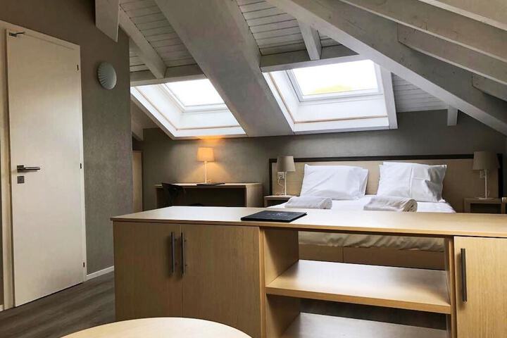 Room 2 of 16