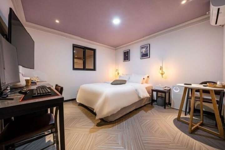 Room 5 of 21