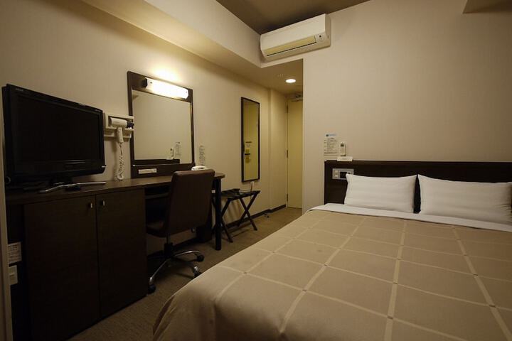 Room 9 of 31