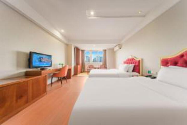 Room 9 of 10