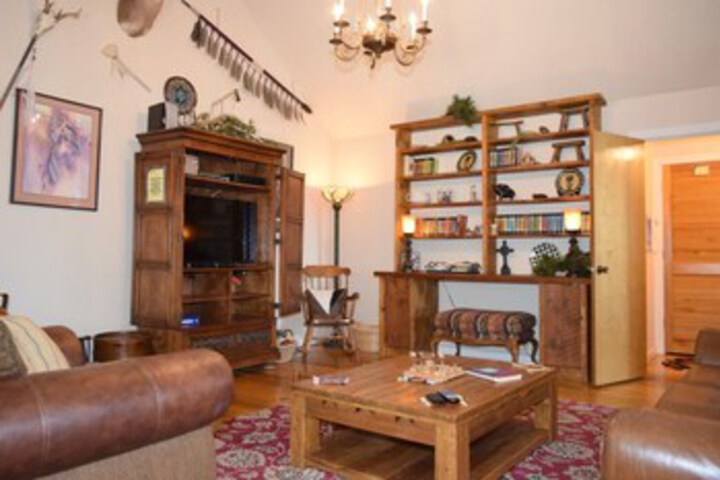 Thorne`s Downtown Delight