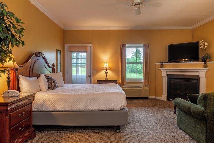 1 King Bed Resort View (12 of 40)