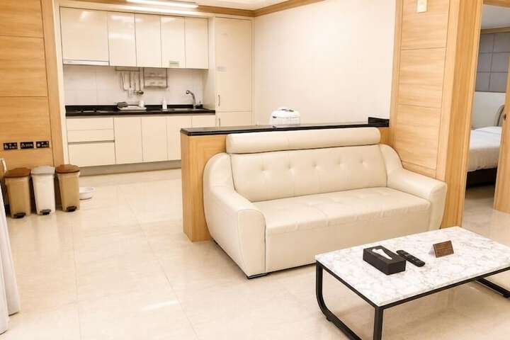 Room 4 of 79