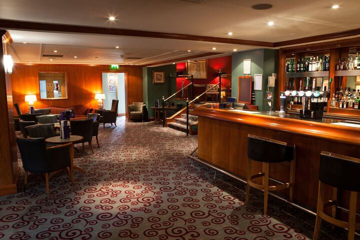 Lounge 45 of 56