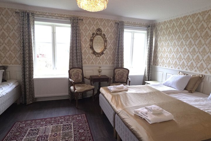 Room 120 of 148
