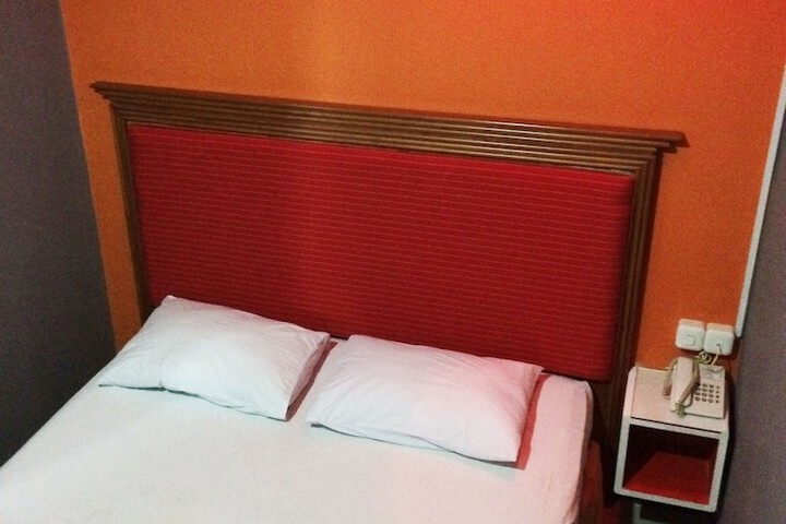 Room 10 of 32