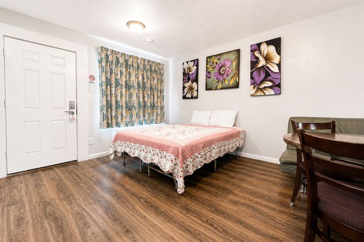 Room 9 of 65