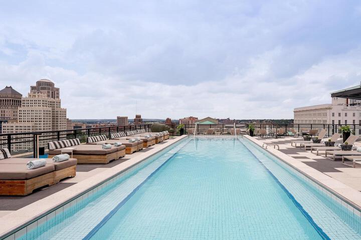 Pool Hotel