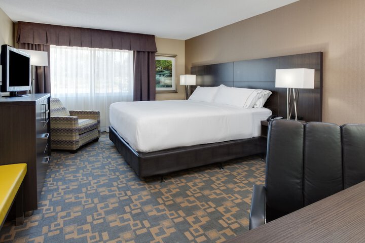 Room 2 of 32