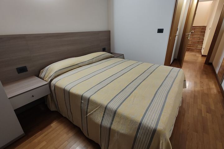 Room 4 of 51