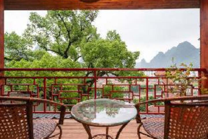 Yangshuo lianhuaju Inn (qianguqing North Station)
