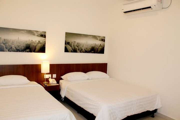 Room 8 of 34