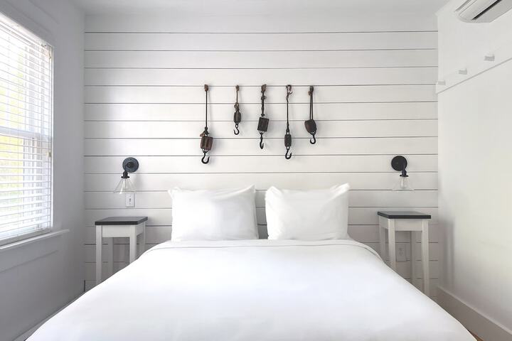 Room 12 of 32