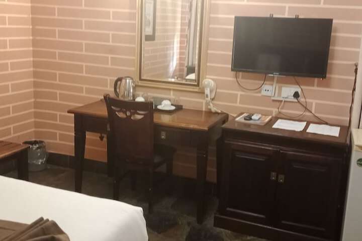 Room 5 of 15