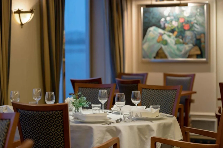 Dining 13 of 15