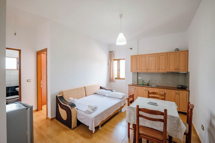 Room 4 of 25