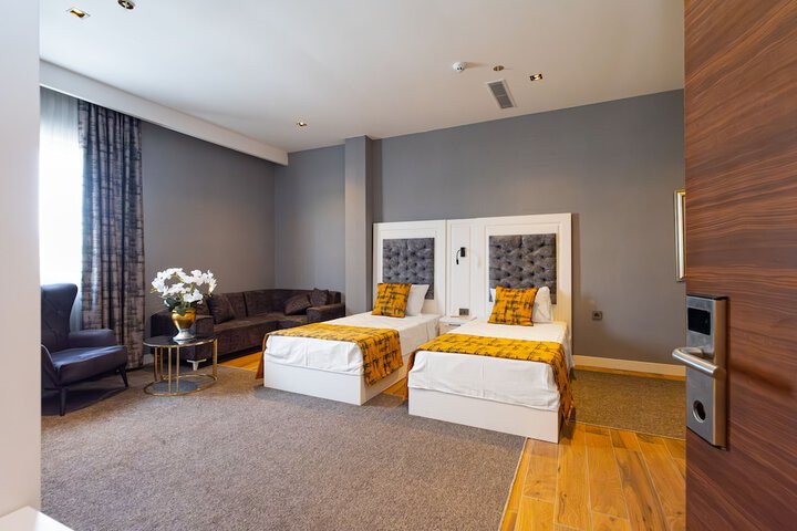 Room 27 of 51