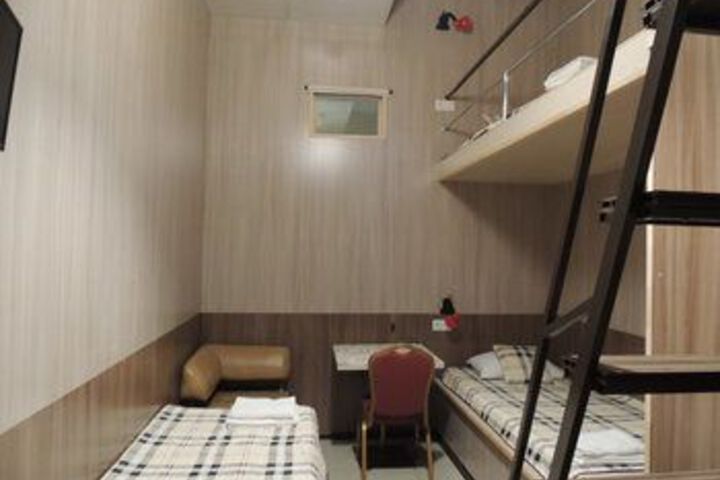 Room 28 of 114