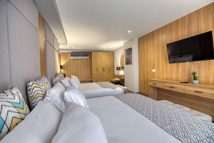 Room 13 of 71