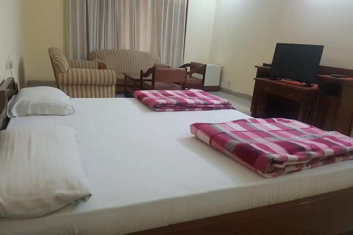 Room 10 of 30