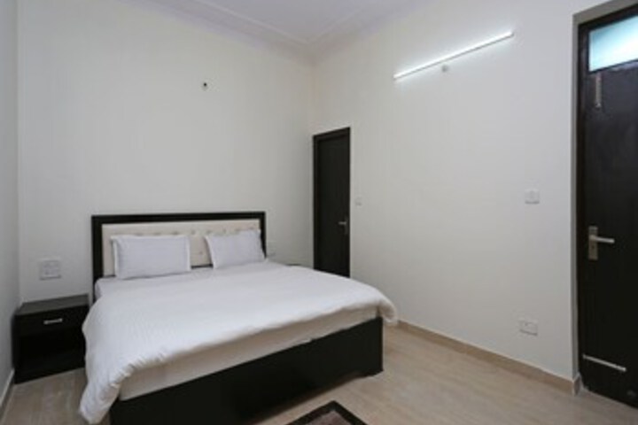 Room 12 of 16
