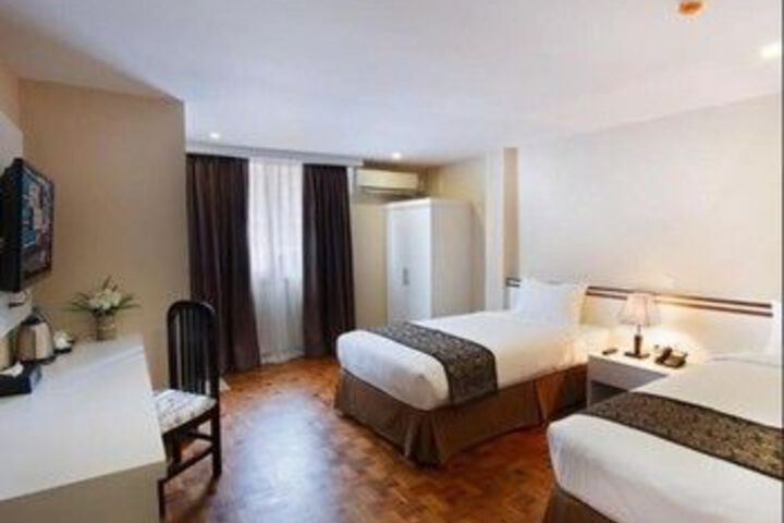 Room 12 of 26