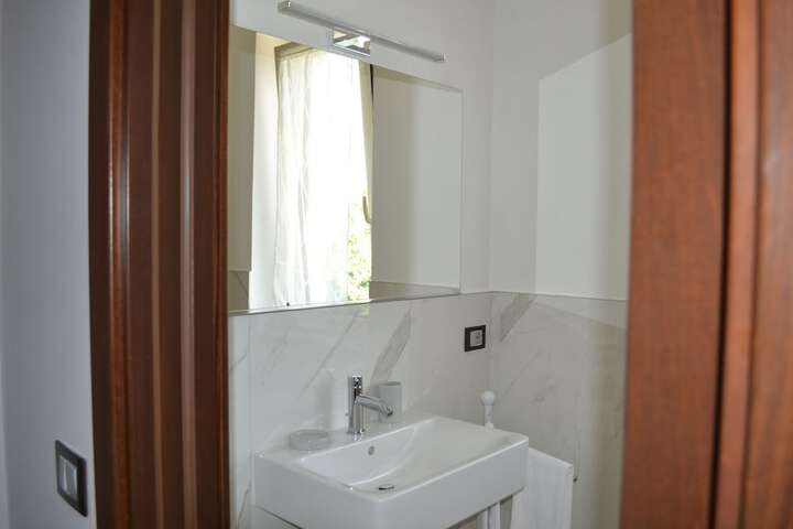 Room 28 of 60