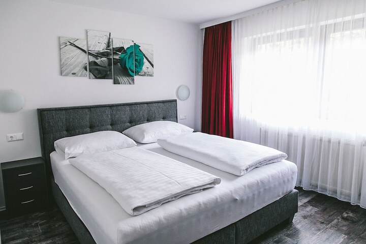 Room 18 of 99