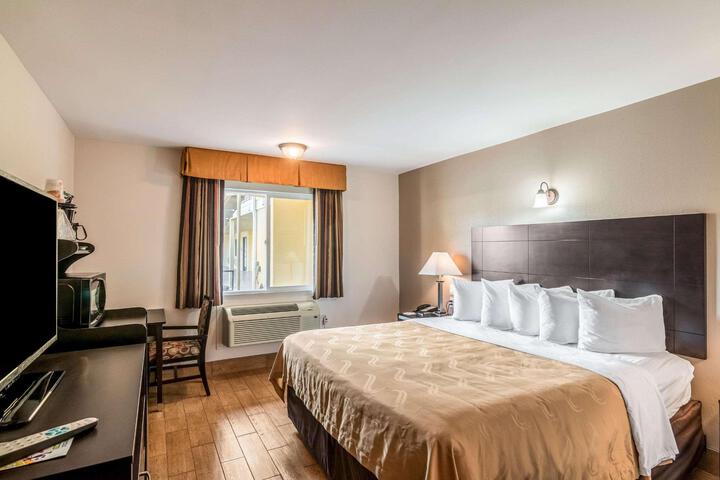 Standard | King Bed (5 of 18)