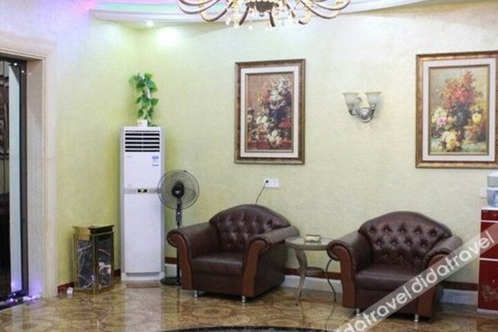 Cailong Business Hotel