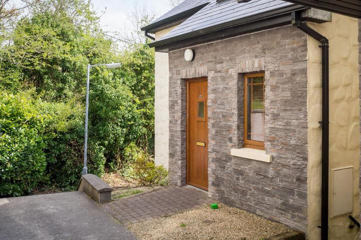 17 Canons Lane