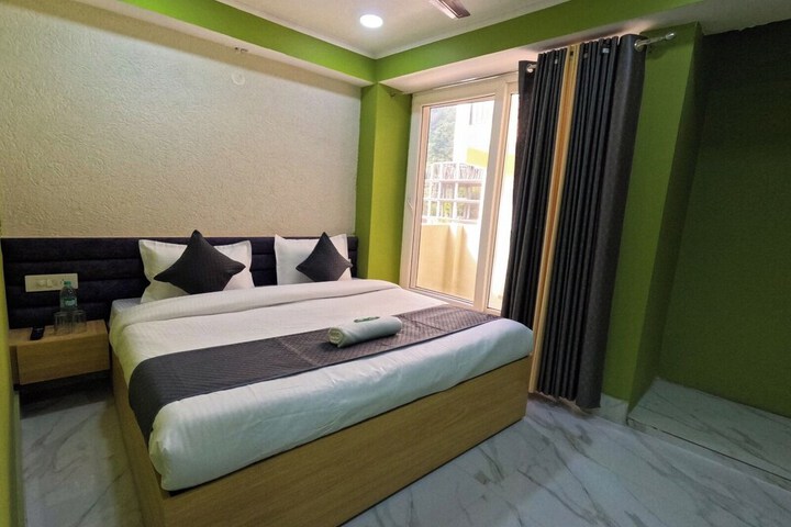 Room 3 of 8