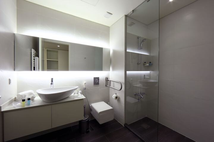 Room 30 of 64