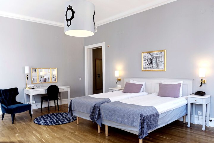Room 32 of 60