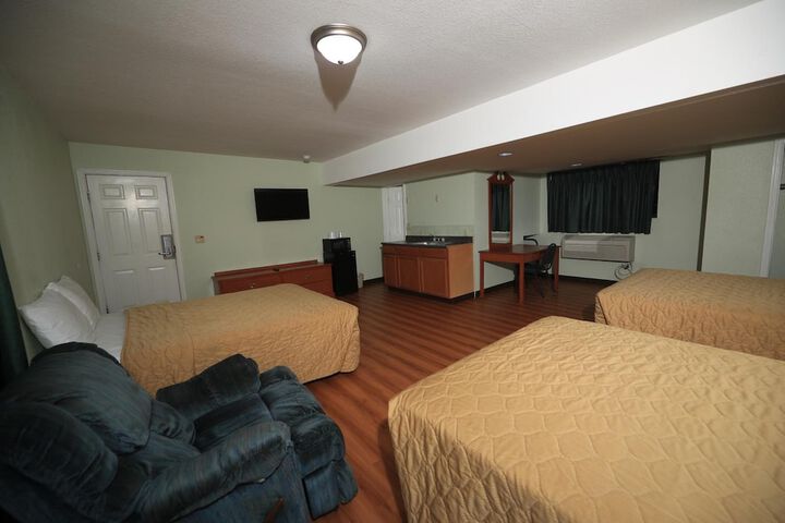 Room 17 of 28