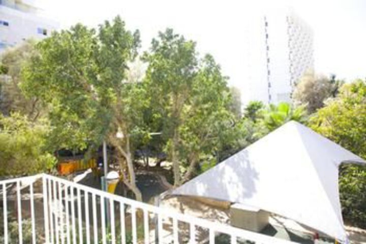Room 6 of 13
