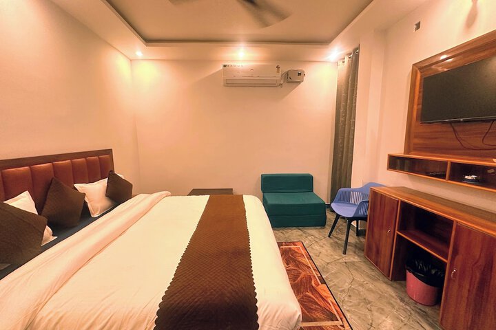 Room 10 of 11