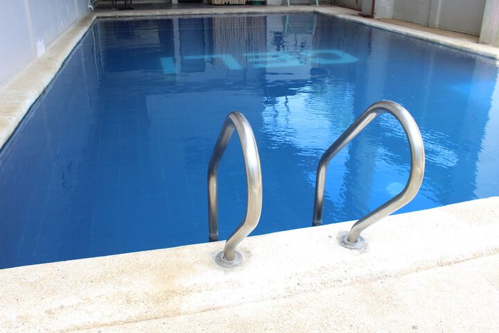Pool Hotel