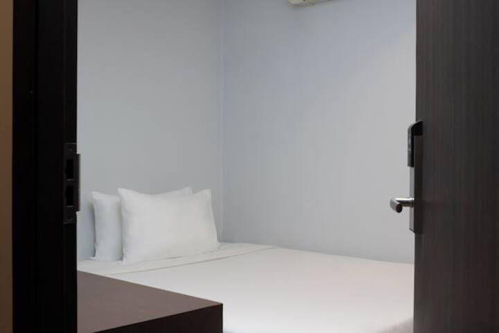 Room 3 of 33
