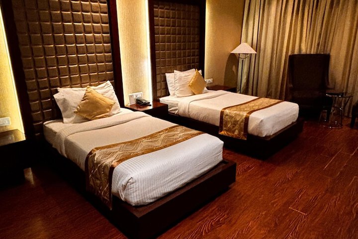 Room 5 of 13